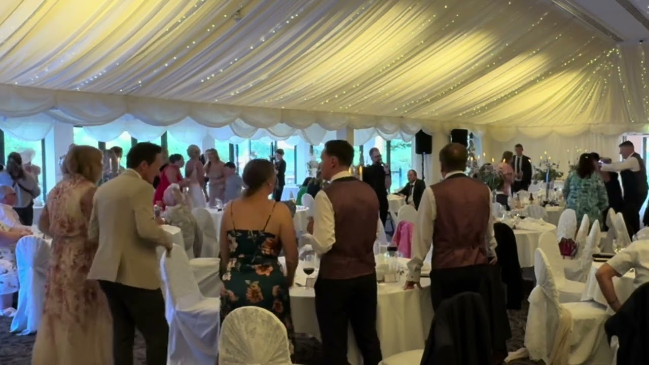 Singers Secreto Perform at Villa Levens