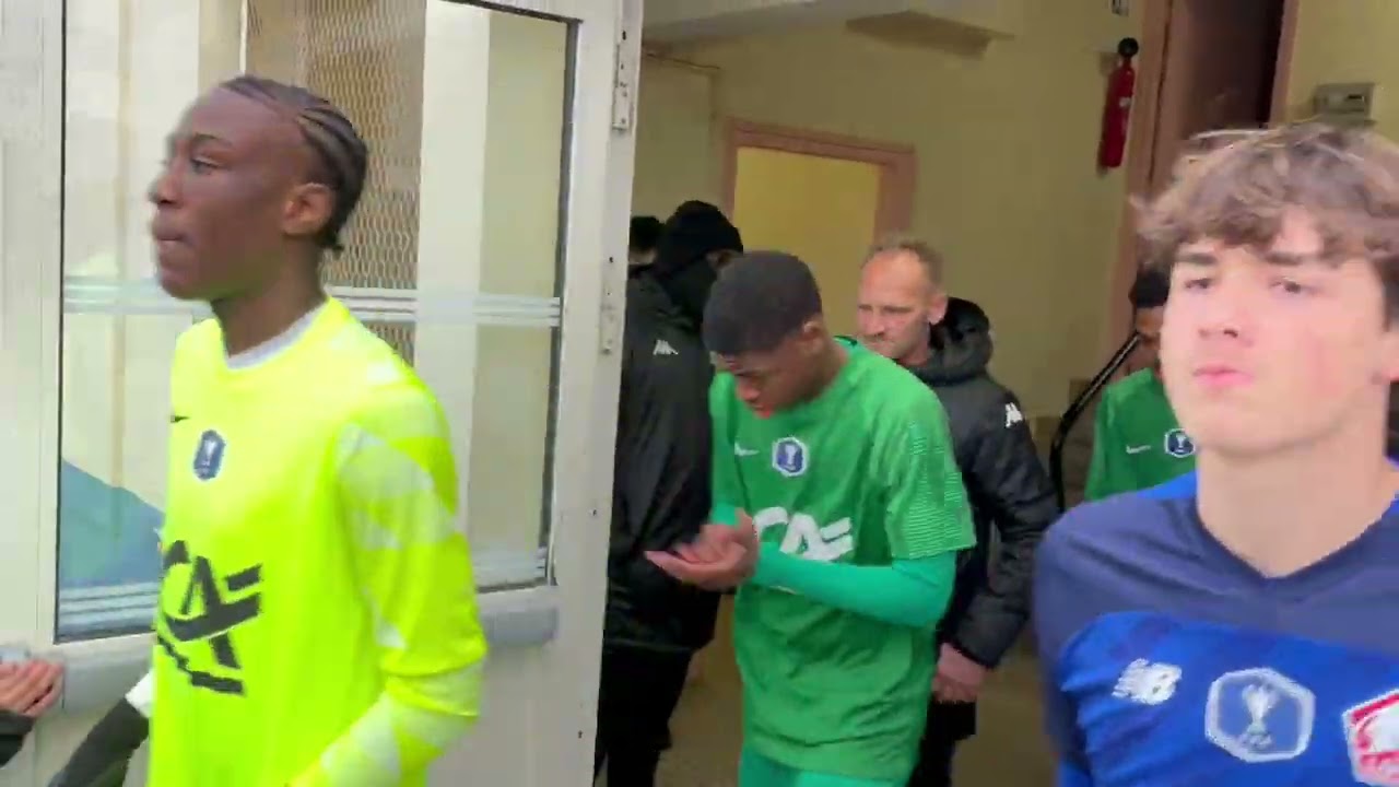 Coupe Gambardella de football - CSL Aulnay face à Lille : vestiaires et entrée des équipes