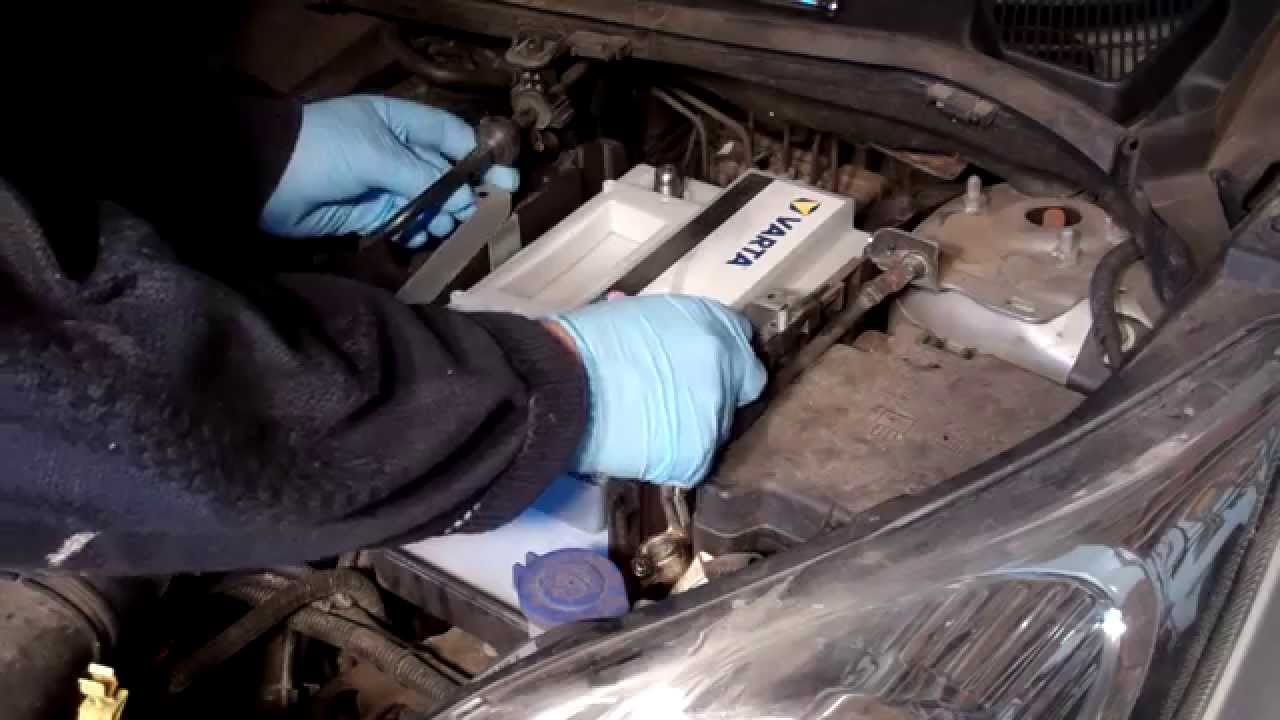 Replacing your car battery  Ford Fiesta 1.4TDCi Mk7 2008 onwards  YouTube