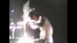 Blink 182 - 17 - The Fallen Interlude (Live From Point Theatre Dublin 16-12-2004)