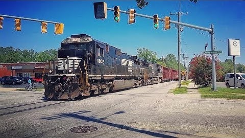 NS "TopHat" Dash 9-40C Standard Cab Street-running & Great K5LAR24 Nathan Horn