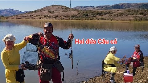 Hai đứa đi câu một  tiếng bốn mươi lăm phút được 50 con cá rồi  còn  ăn mì ly nữa quá ngon.