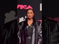 Now thattttt is how you rock some shoulders, @demilovato  🖤 | #VMAs