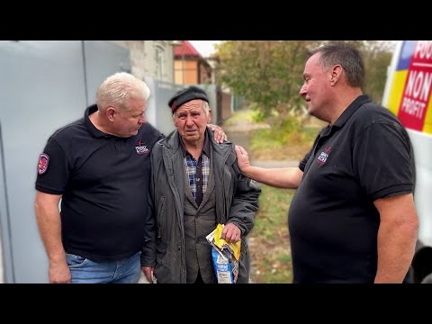 Oude man doodsbang na artillerieaanval