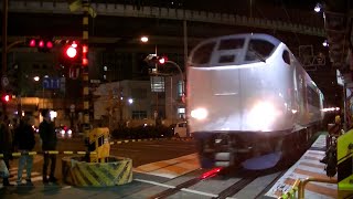 夜のJR大阪環状線福島駅前浄正橋踏切を通過する281系特急「はるか」関西空港行き