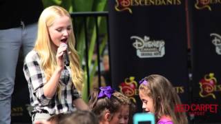 Dove Cameron Singing her song \\