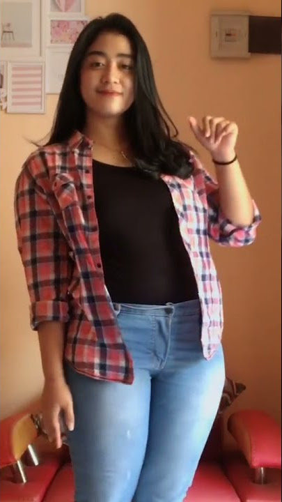 Bisa tebak ukuran celana jeans aku ga ? 🤪
