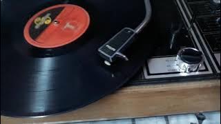tumse milkar na jaane Kyon,pyar jhukta nahin vinyl record in Philip's record player.