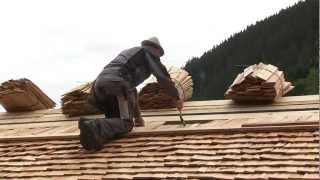 Vorarlberger Dacheindeckung mit Lärchenschindeln