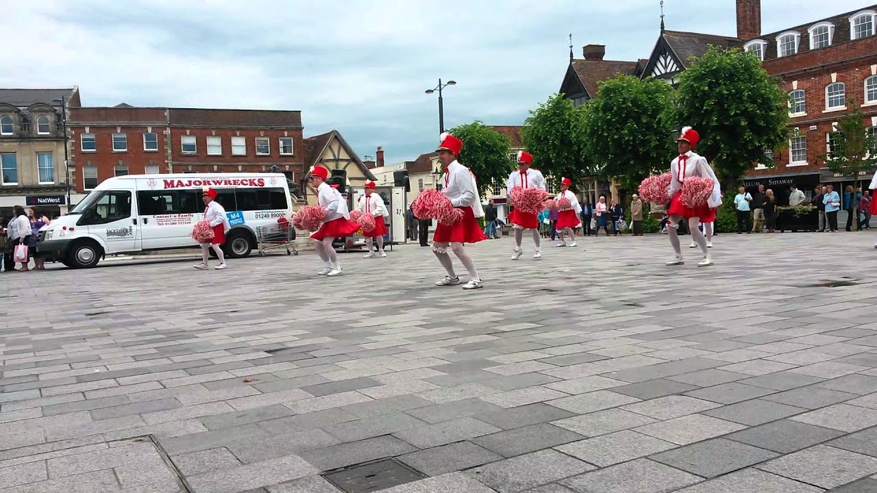 Devizes Male Majorwrecks - YouTube