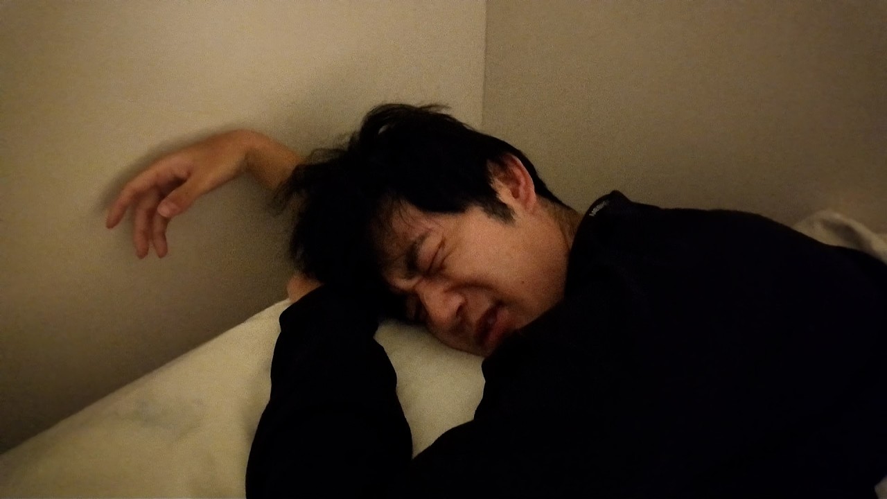 後輩を無理やり起こして朝食に連れていこう