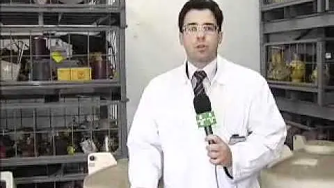 Como as usinas atômicas Angra Ie Angra II fazem o descarte do lixo nuclear que produzem *?