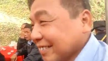 Ngày cưới của Nùng Bình Gia vui quá, các anh chị chào hỏi nhau qua lời sli tiếng hát