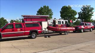 Car Crashes Into Pond in Libertyville, IL (*NO SOUND*)