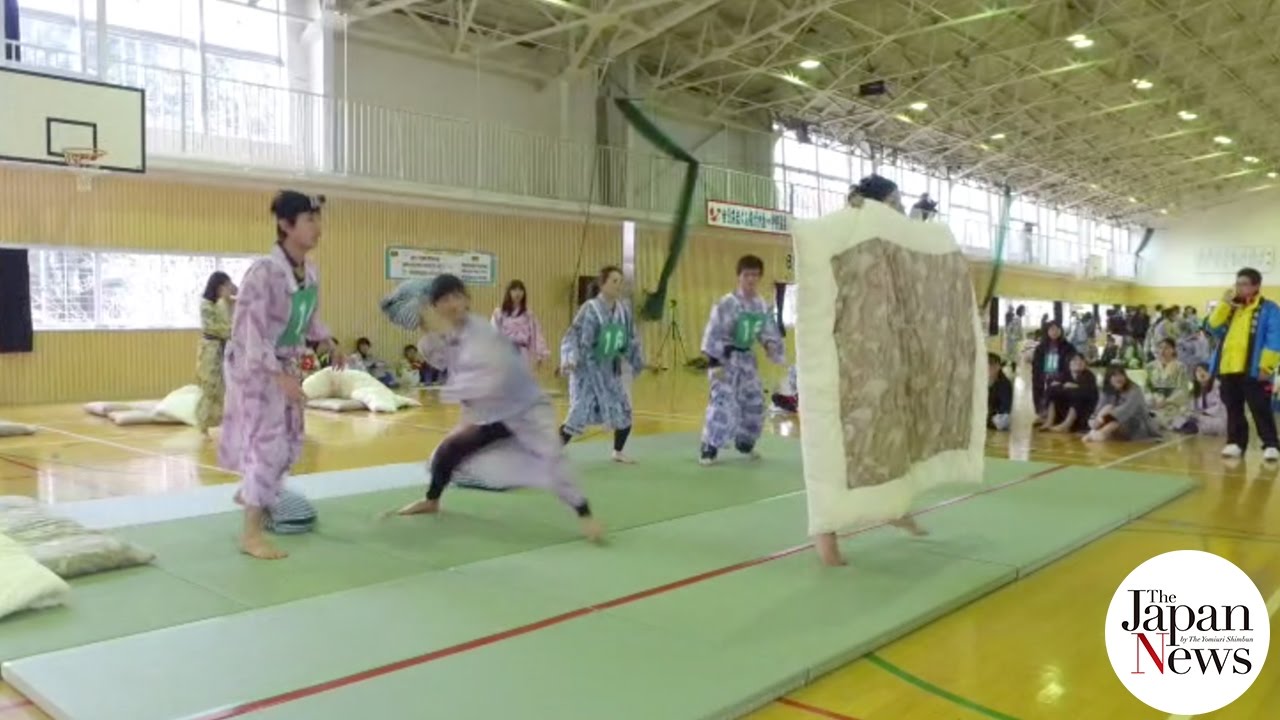 Pillow fights evolve into serious sport The Japan News YouTube