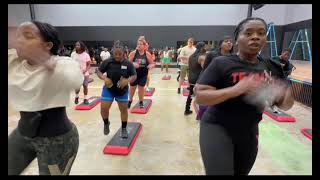 VIBE OUT BURN CALORIES WITH OUR TOTAL BODY STEP CARDIO WORKOUT! #xtremehiphopwithphil #stepcardio