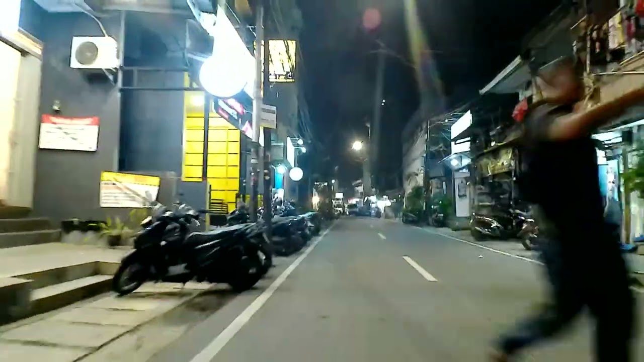 Lagi pergi beli sarden nih 