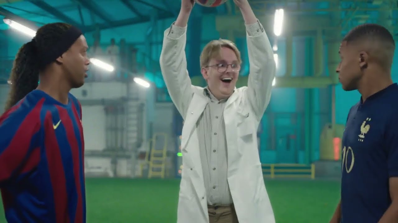 FUTEBOL NO MULTIVERSO   NOVO COMERCIAL DA NIKE LEGENDADO