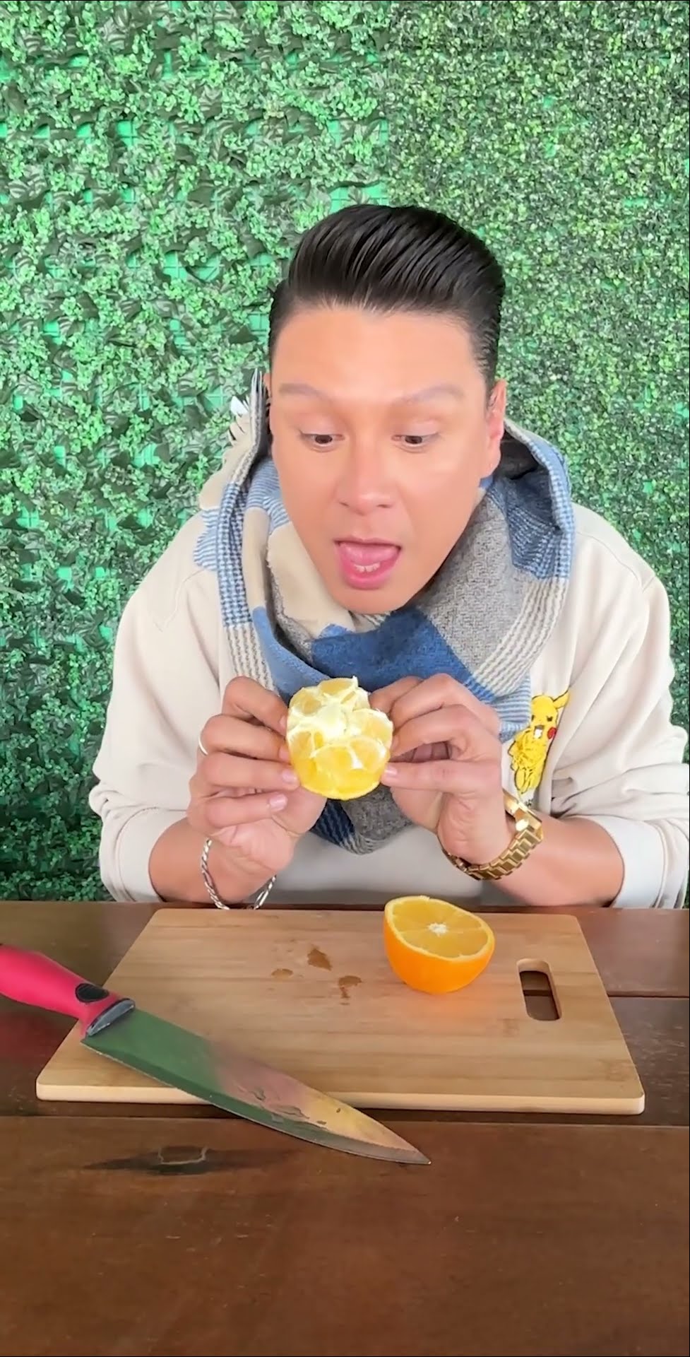 La manera correcta de comer una naranja
