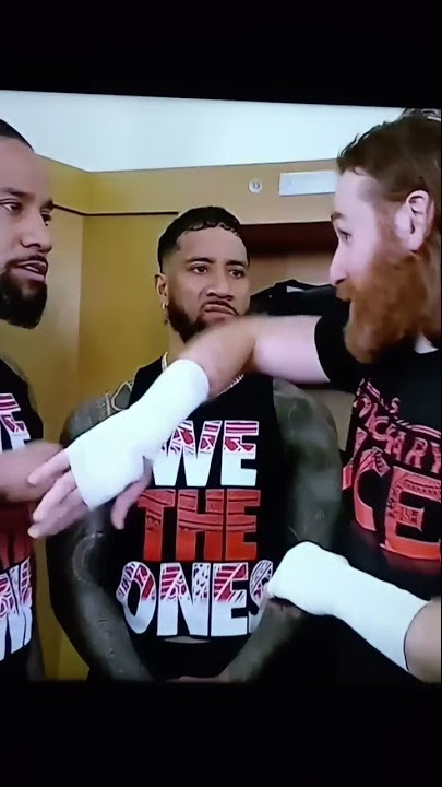 Jey Uso breaks character again 🤣