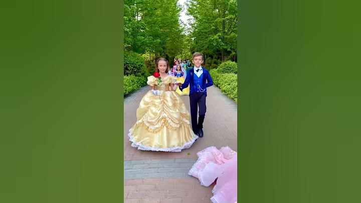 Princess Parade😍#disneyprincess #cosplay #disneycosplay #cinderella #beautyandthebeast #rapunzel