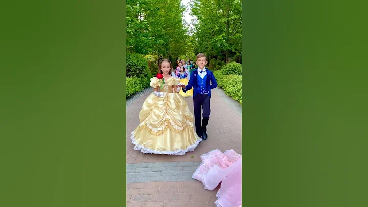 Princess Parade😍#disneyprincess #cosplay #disneycosplay #cinderella #beautyandthebeast #rapunzel