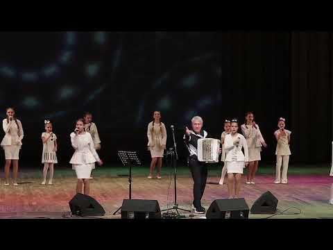 Поёт Валерий Сёмин и ансамбль "Домисолька" (г. Пенза). "Если с другом вышел в путь"