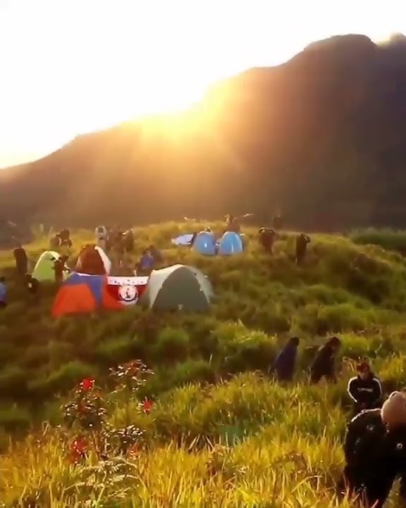 story wa pendaki menikmati kopi di bukit sipandu