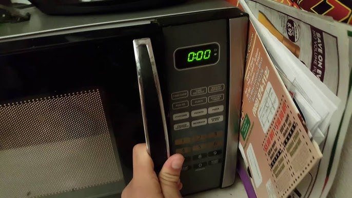 This Tiny USB-Powered Microwave Lets You Heat Your Lunches Right