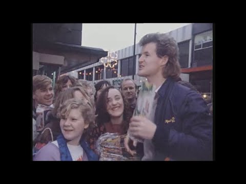 Henry Street traders at Christmas, Dublin Ireland 1985