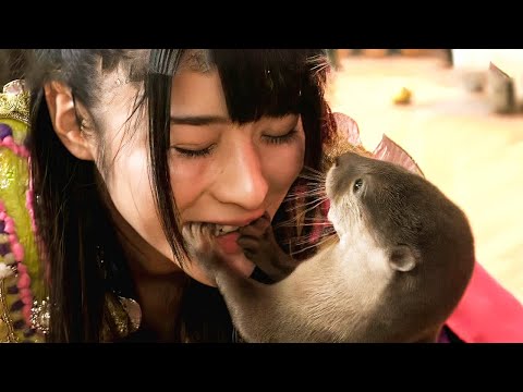 問題児のカワウソを 食べようとする少女。ビックリしたカワウソの反応は意外なものだった。