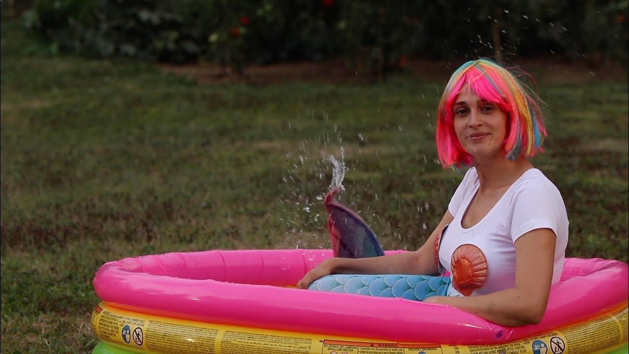 Hi! We are The Lunar Deco!