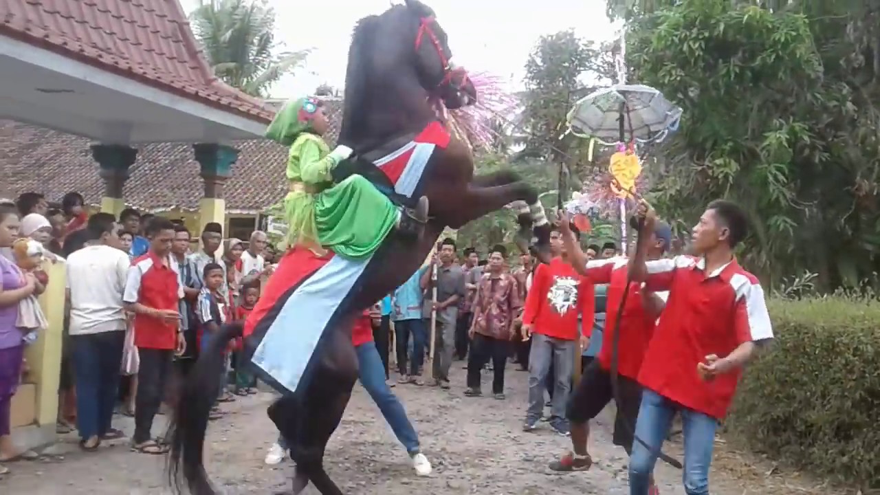 Arak arakan kuda super di wareng
