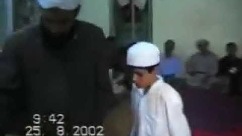 القارئ رعد الكردي فيديو نادر له عام 2002 حيث كان يتلو القرآن وهو طفل في مسابقة للقرآن الكريم