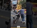'നീ ഞങ്ങളെ കണ്ടു, ഇവിടെ നിക്കുന്നവർ മണ്ടന്മാരല്ല';നിർത്താതെ പോയ ബൈക്കുകാരനെ ഓടിച്ചിട്ട് പിടിച്ച് RTO