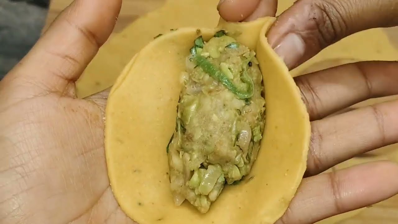 बच्चे मोमोज समझ के  खा गये पता हि नही चला 😛😛