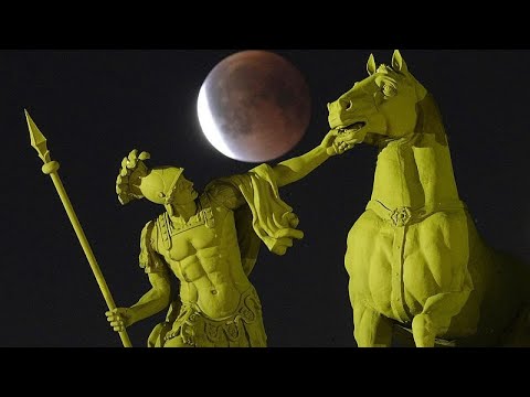 خسوف کامل زیباترین تصاویر از ماه خونین در آسمان 