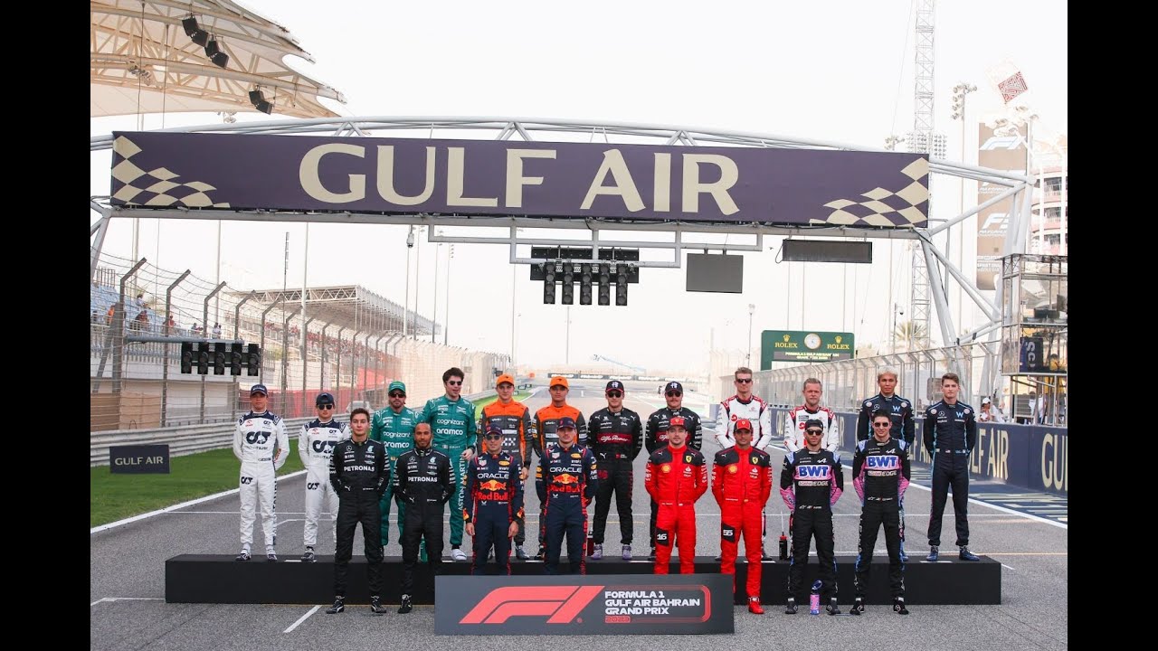 Ultimate Racing 2D 2: F1 2023 AI Championship with Workshop Tracks