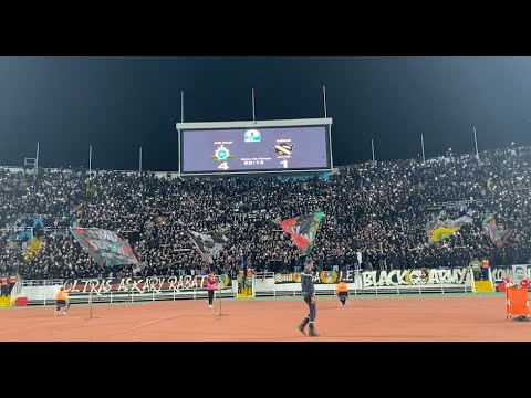جماهير الجيش الملكي تهز جنبات ملعب الأمير مولاي عبد الله بأهازيجها في مباراة كأس الكاف