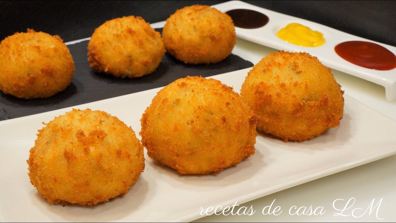 Bolas de patata y queso / Cheese Balls Cheesy Snacks / Potato and