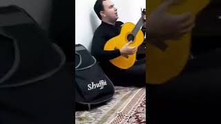 Turkmen gitara Muhammet Caryyew