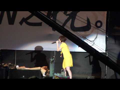 2010-10-17 - 花博演唱會 郭靜 在樹上唱歌