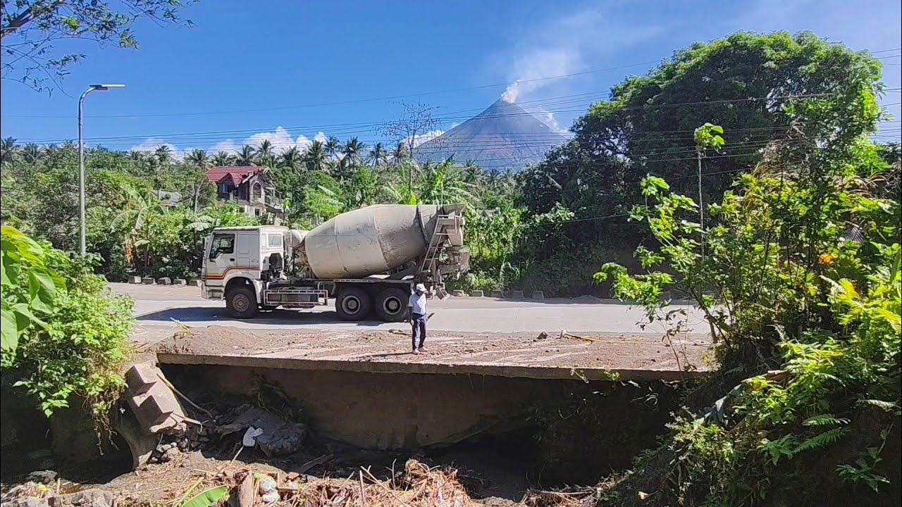 Panoorin: Panibagong mga sinkholes na naman ang nakita sa Brgy. Masarawag, Guinobatan, Albay
