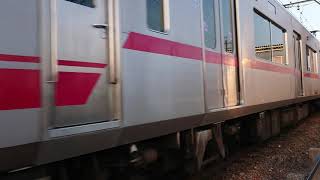 ありがとう1703F、1704F        5009Fが1703Fと1704Fの横を通過