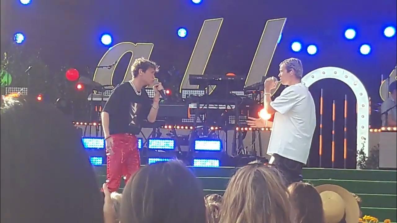 Marcus & Martinus When All the Lights Go Out Genrep Allsång på