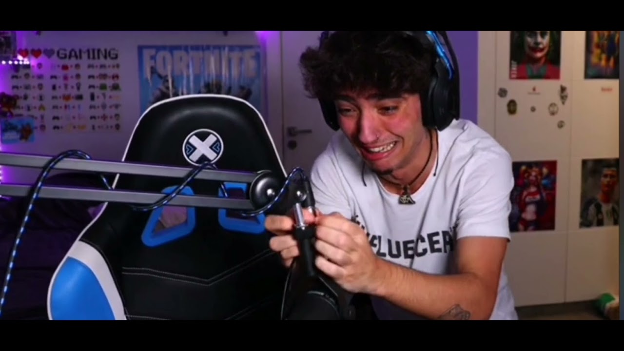 Enfado de agustin51 daña su micrófono 😡😡