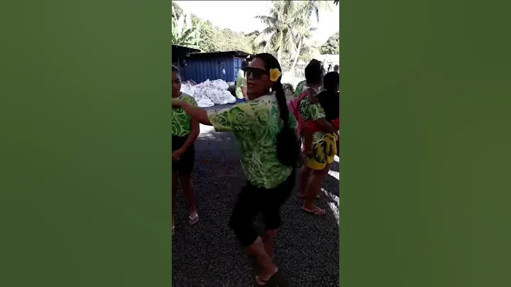 Ex Cook Island Dance Champion Caroline Bishop Show...