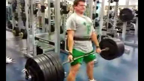 Matt Sohmer 700LBS deadlift w/ straps @ 17 yrs old