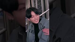 Download Lagu oh to be jimmy fallon hugging jungkook so cutely ☹️☹️ MP3