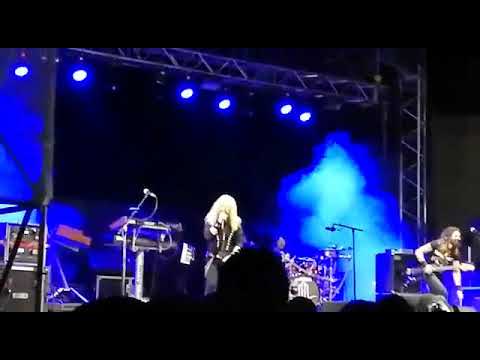Medina Azahara + Juan Saurín - "Necesito Respirar"